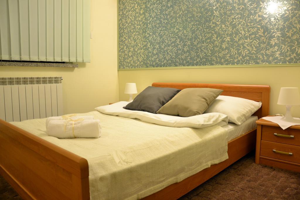 Zajazd Kwadrat Motel Dabrowa Gornicza Room photo