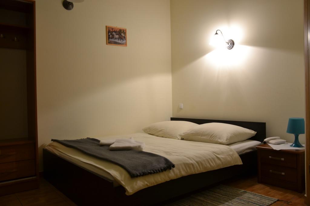 Zajazd Kwadrat Motel Dabrowa Gornicza Room photo